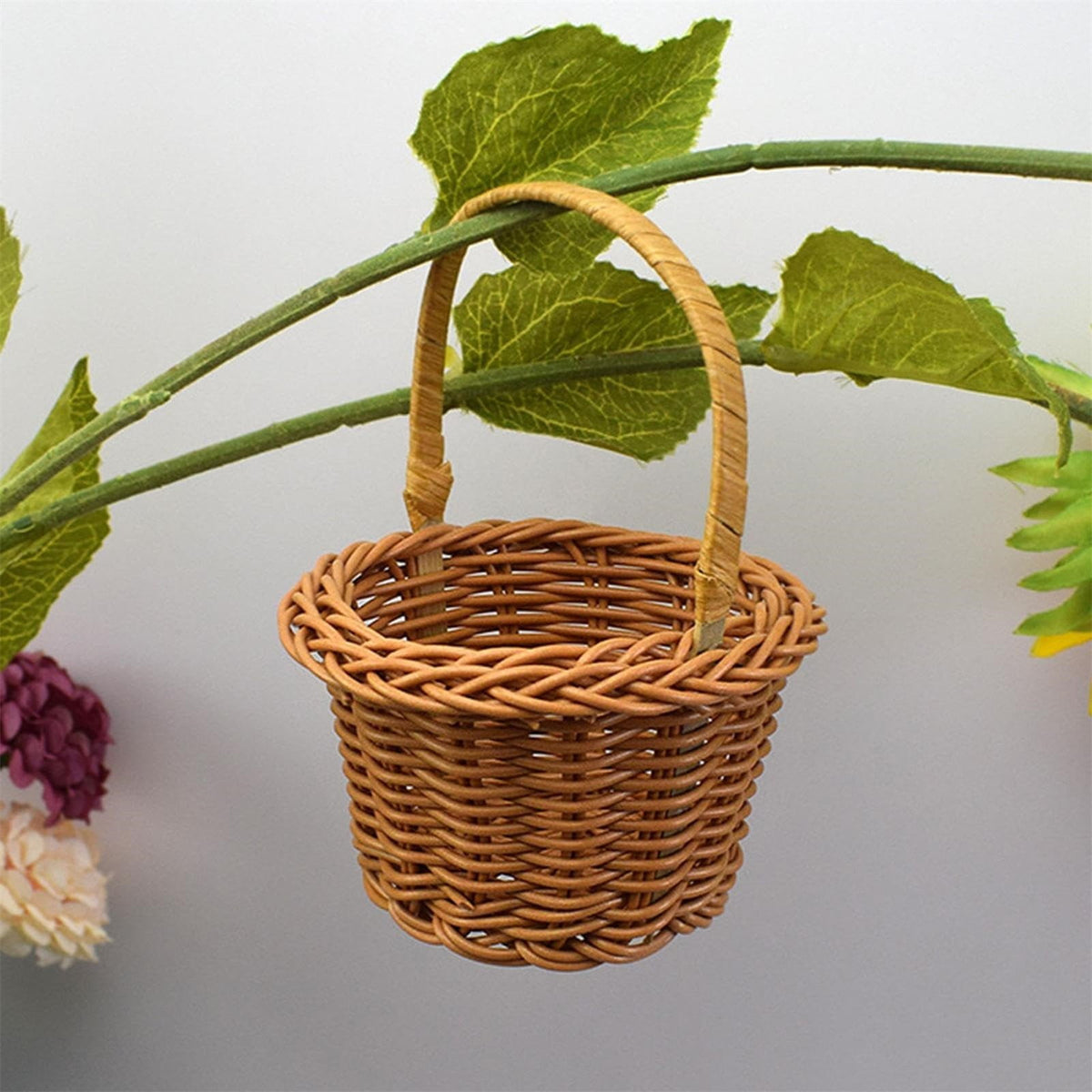 1 Piece Mini Small Wicker Basket,Wedding Flower Basket,3.14x1.96x5.51"Basket for Flower,Hand Woven Flower Basket,Kids Flower Stretch, Natural Hand Woven Easter Gift Basket with Handles,White BW1